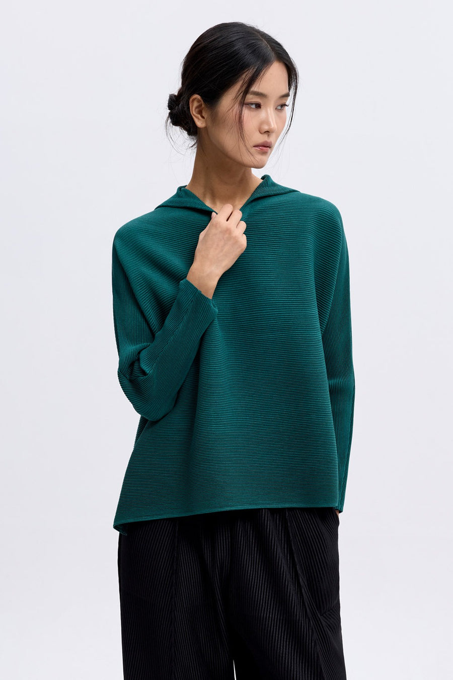 [SWOOP] Pleatsme High Neck Flared Dolman T-Shirt_SWPLLWHNBK