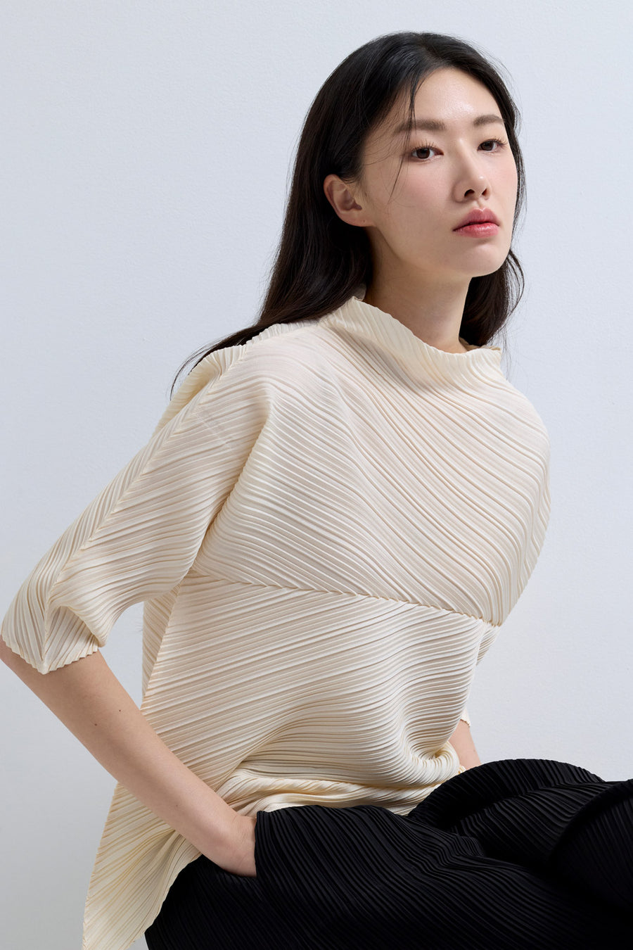 [SWOOP] Pleatsme Unbalanced Oblique Folding T-Shirt_SWPLLWUOBK