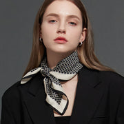 [SWOOP] RECLOW LVV Two-Tone Scarf_SWRCSFTTYE