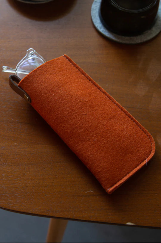 Eyeglass sleeve ember felt/ sienna leather - TheHans
